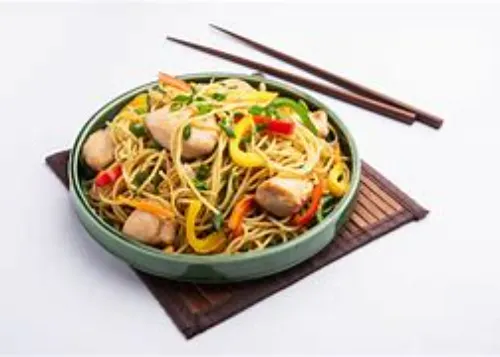 Chicken Hakka Noodles (Medium)
